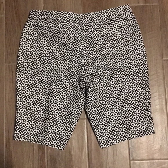 Bermuda Shorts - Picture 2 of 3